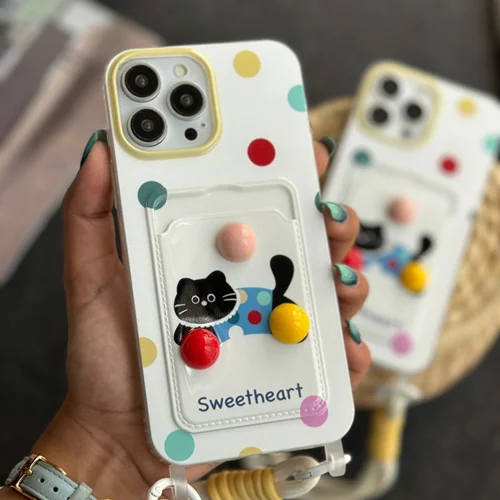 قاب موبایل آیفون گربه خوش قلب توپی جاکارتی بنددارC005674