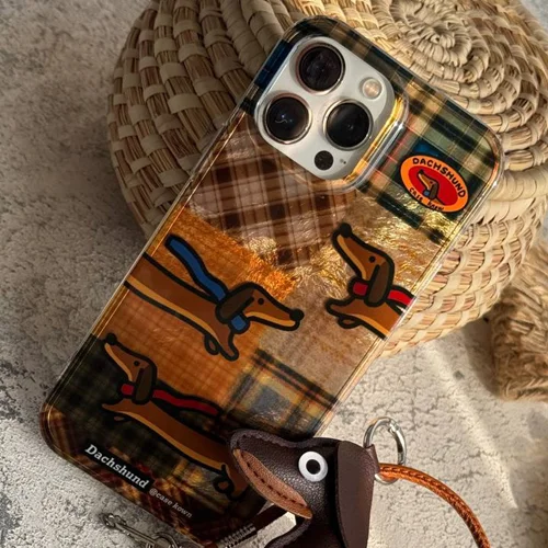 قاب موبایل آیفون سگ چرمی داکس هوند چهارخونه سه بعدی  + بندستC006033